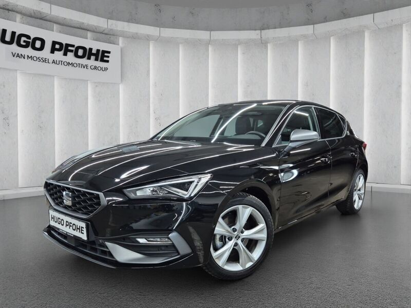 Mitternachtsschwarz Gebraucht 2024 Seat Leon FR Limousine | 27.450 € (Fairer Preis) - Bild 1/4