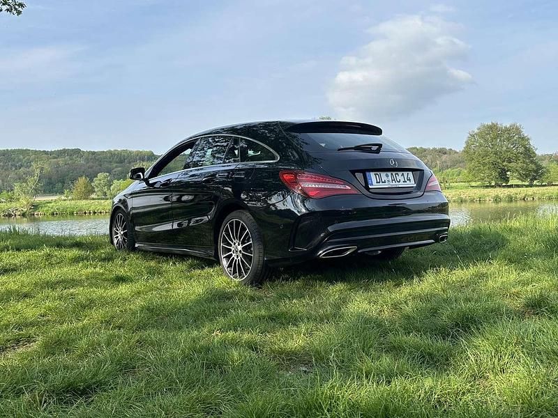 Gebraucht Mercedes CLA180 109 PS (80 kW) 2017 Schwarz Limousine