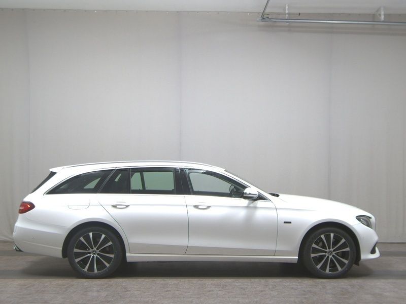 Weiss Gebraucht 2020 Mercedes E300 Avantgarde Kombi | 21.980 € (Fairer Preis) - Bild 1/4