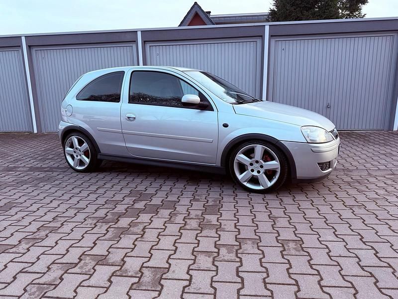 Gebraucht Opel Corsa 150 PS (110 kW) 2004 Silber Kleinwagen