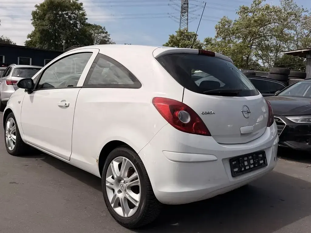 Używany Opel Corsa 60 KM (44 kW) 2008 Biały Hatchback