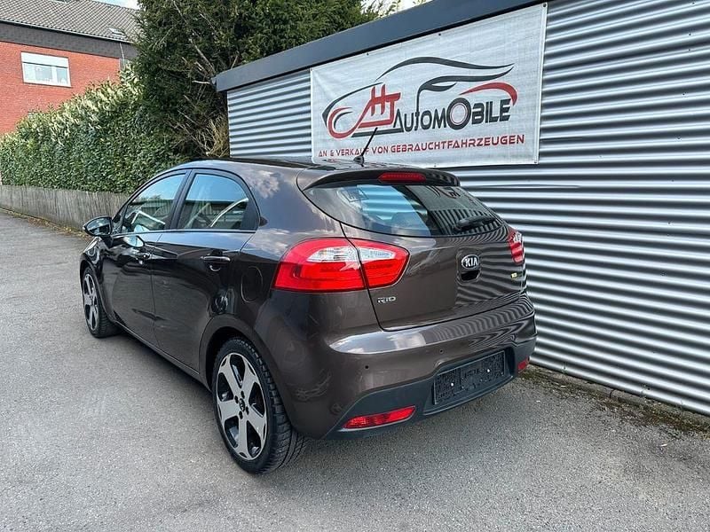 Gebraucht Kia Rio 109 PS (80 kW) 2013 Limousine