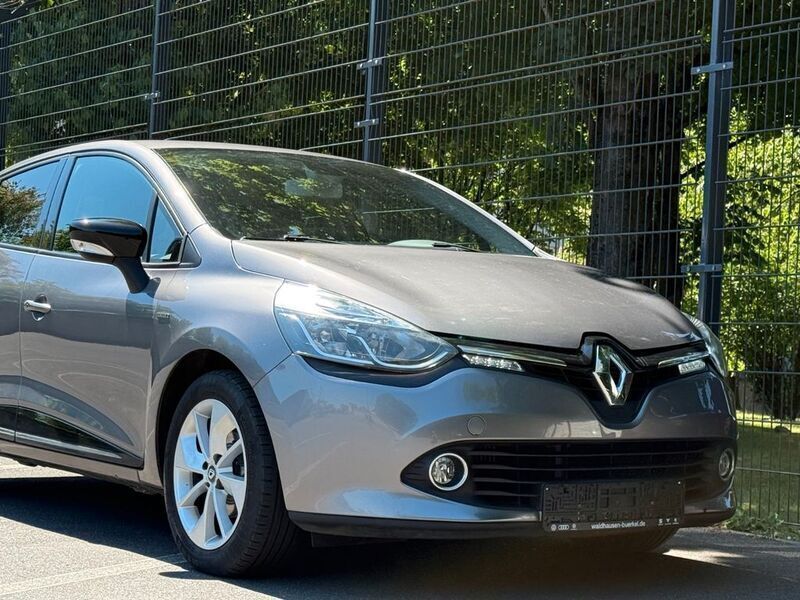 Grau Gebraucht 2015 Renault Clio IV LIMITED Limousine | 9.990 € (Etwas zu teuer) - Bild 1/4