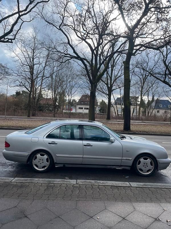 Gebraucht Mercedes E230 Avantgarde 150 PS (110 kW) 1998 Silber Limousine