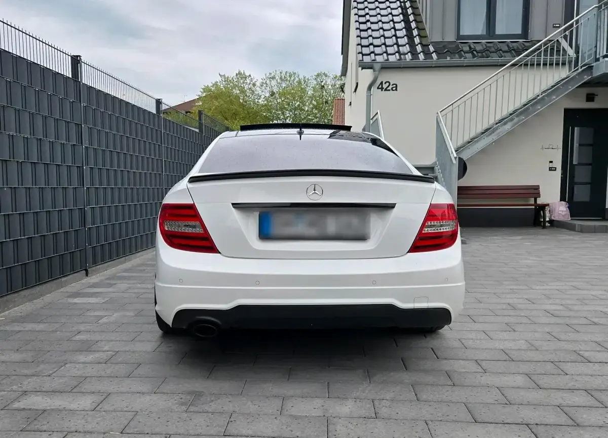 Gebraucht Mercedes C180 156 PS (114 kW) 2014 Weiß Coupé
