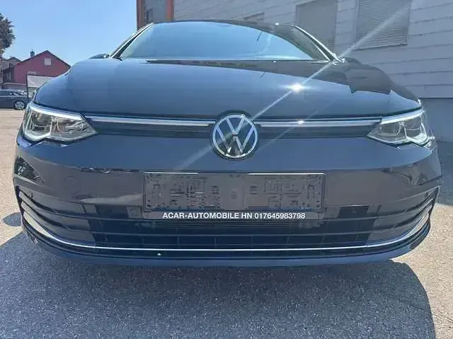 Second-hand VW Golf VIII Active 150 CP (110 kW) 2023 Negru Hatchback