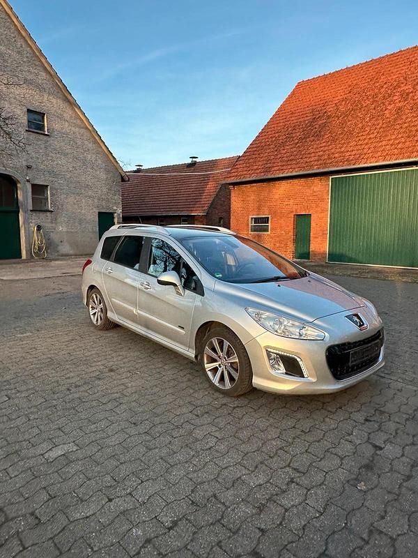 Grau Gebraucht 2013 Peugeot 308 Limousine | 3.200 € (Superpreis) - Bild 1/4