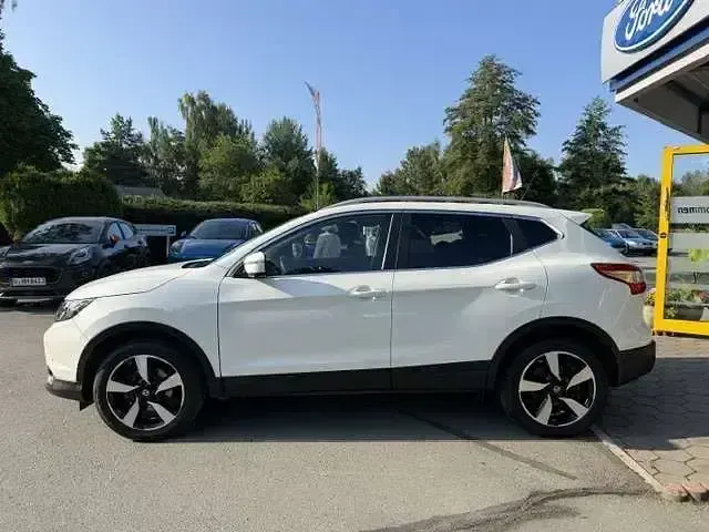 Gebraucht Nissan Qashqai N-Connecta 131 PS (96 kW) 2016 Brilliant white (m) SUV