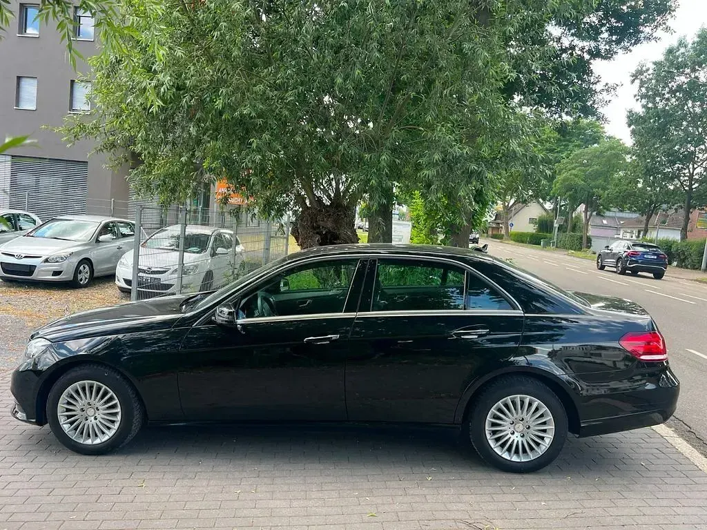 Gebraucht Mercedes E200 136 PS (100 kW) 2014 Schwarz Limousine