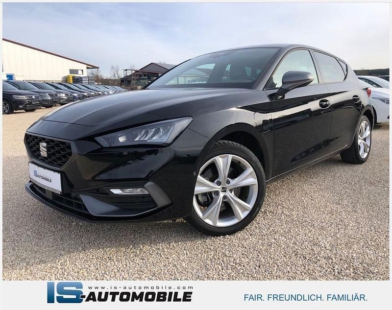 Mitternachtsschwarz Gebraucht 2020 Seat Leon FR Limousine | 21.799 € (Fairer Preis) - Bild 1/4