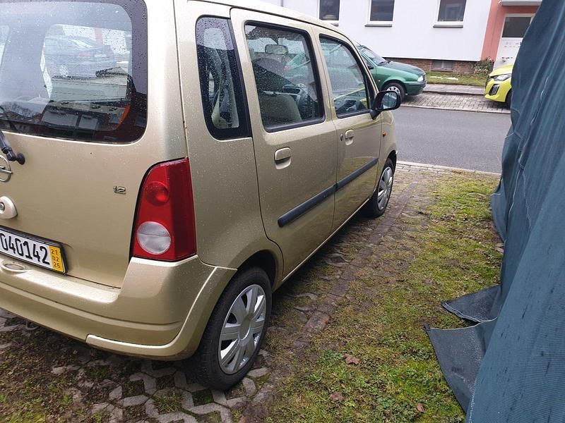 Gebraucht Opel Agila 75 PS (55 kW) 2004 Gold Van / Kleinbus