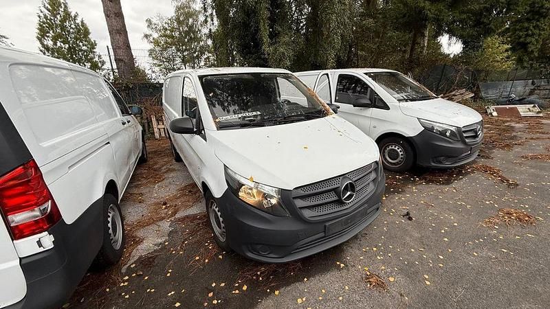 Weiß Gebraucht 2020 Mercedes Vito Van / Kleinbus | 14.950 € - Bild 1/4