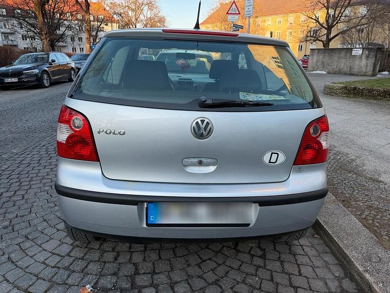 Gebraucht VW Polo 63 PS (46 kW) 2011 Grau Kleinwagen
