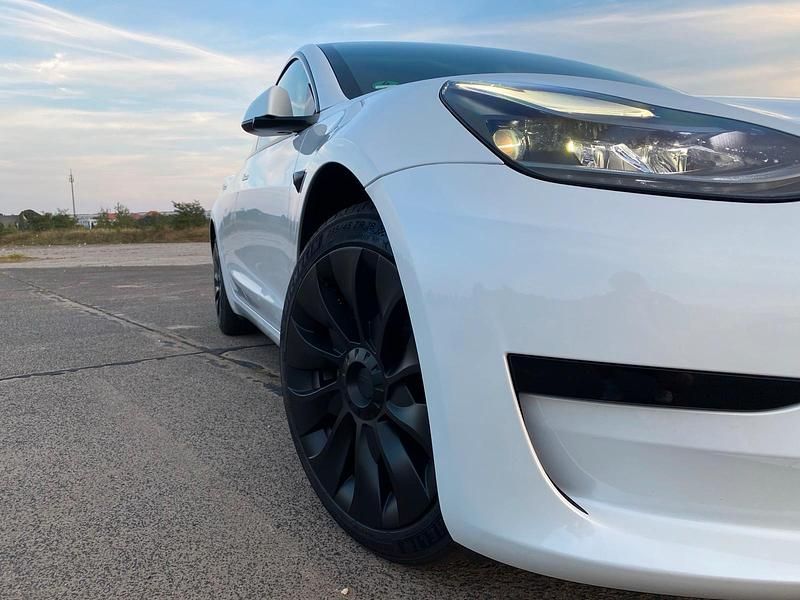 Gebraucht Tesla Model 3 Standard Range 235 kW (320 PS) 2022 Weiß Limousine