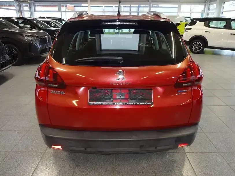 Gebraucht Peugeot 2008 Active 110 PS (80 kW) 2017 Rot SUV