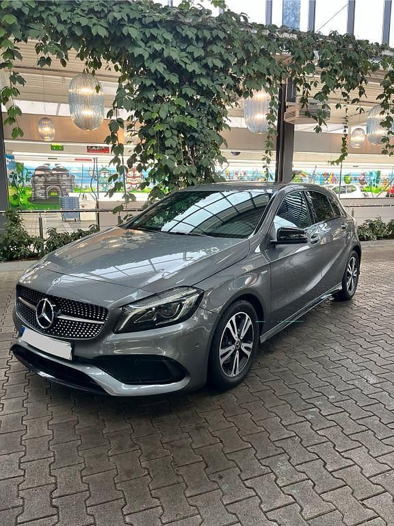 Gebraucht Mercedes A180 Edition 136 PS (100 kW) 2017 Limousine