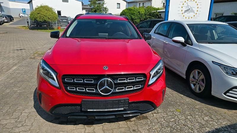 Gebraucht Mercedes GLA200 156 PS (114 kW) 2018 Rot SUV