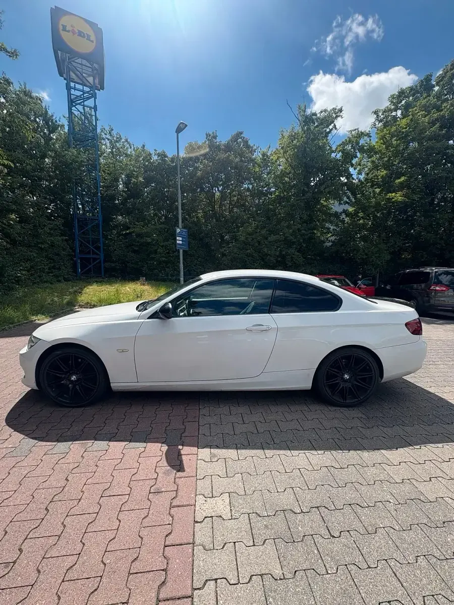 Gebraucht BMW 320 184 PS (135 kW) 2011 Weiß Coupé