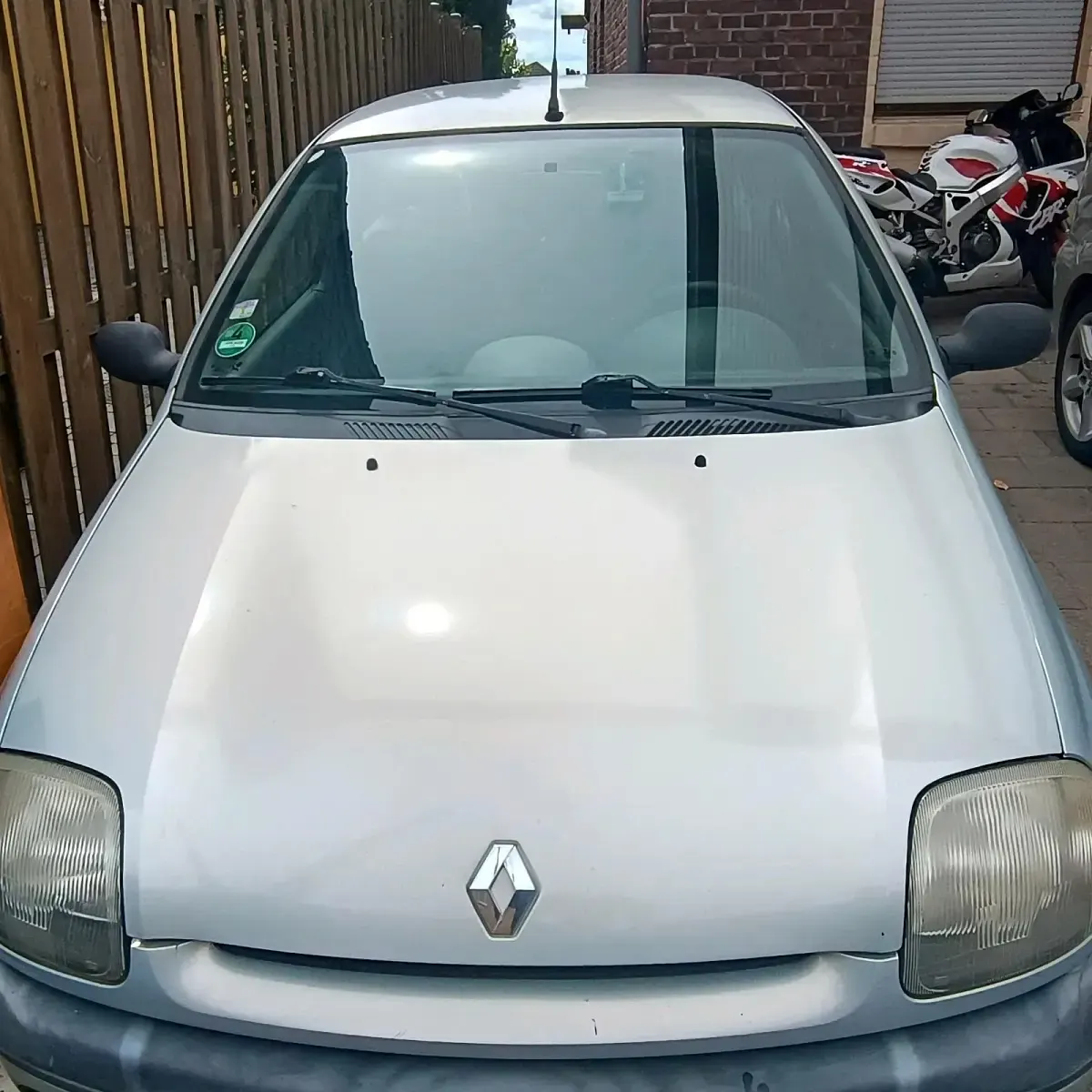 Gebraucht Renault Clio 75 PS (55 kW) 2000 Silber Kleinwagen