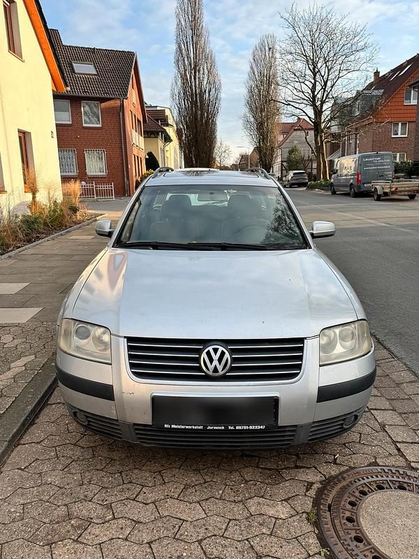 Silber Gebraucht 2002 VW Passat Kombi | 650 € (Superpreis) - Bild 1/4