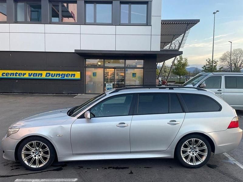 Gebraucht BMW 530 231 PS (169 kW) 2007 Silber Kombi