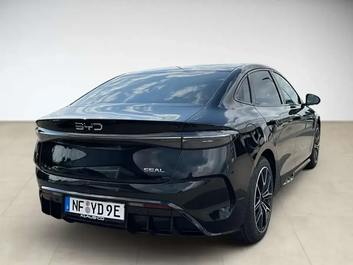Gebraucht BYD Seal Design 230 kW (313 PS) 2026 Obsidian black Limousine