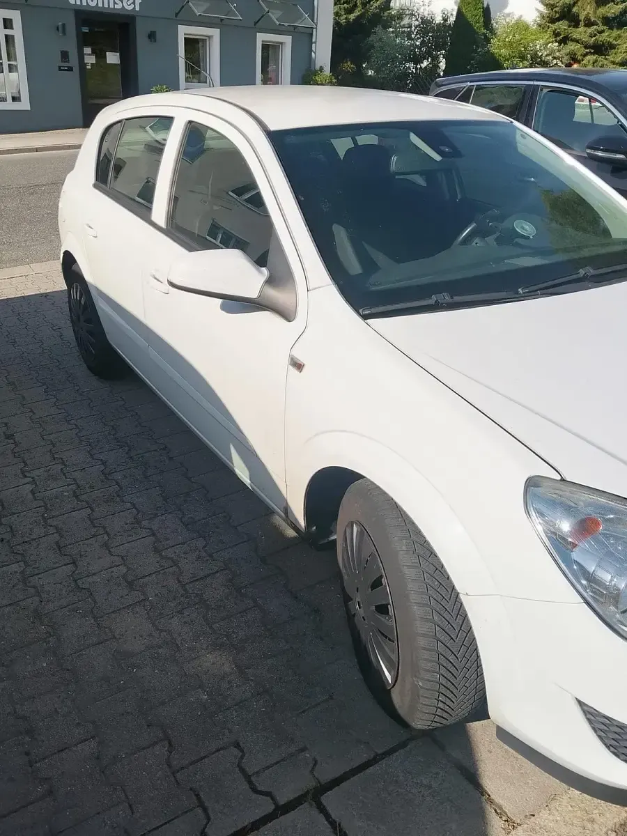 Gebraucht Opel Astra 116 PS (85 kW) 2009 Weiß Kleinwagen