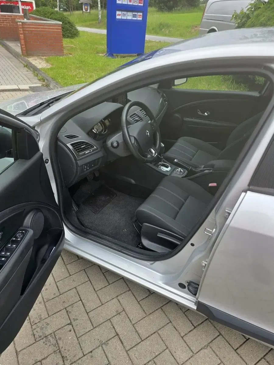 Gebraucht Renault Mégane 110 PS (80 kW) 2013 Silber Limousine