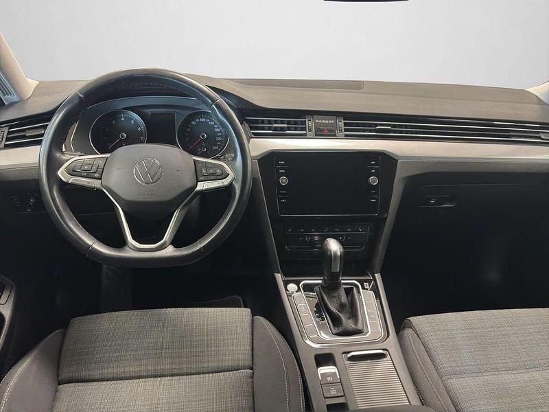 Gebraucht VW Passat Business 150 PS (110 kW) 2021 Pyritsilber metallic (metallic) Kombi