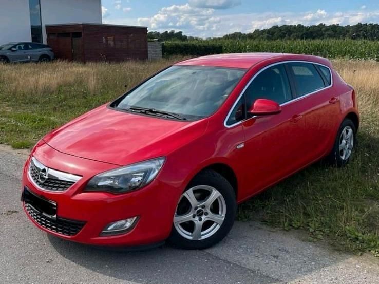 Rot Gebraucht 2012 Opel Astra Eco Limousine | 5.000 € (Fairer Preis) - Bild 1/4
