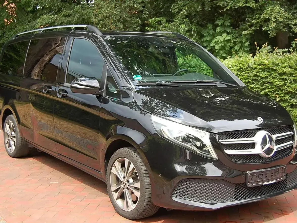 Gebraucht Mercedes V250 190 PS (139 kW) 2022 Obsidianschwarz metallic Van / Kleinbus