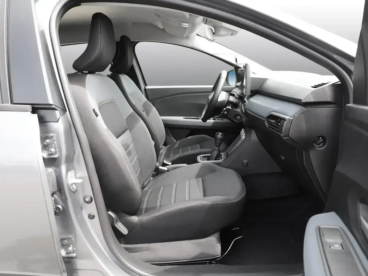 Neu Dacia Sandero Expression 114 PS (83 kW) 2026 Dolomitgrau Limousine
