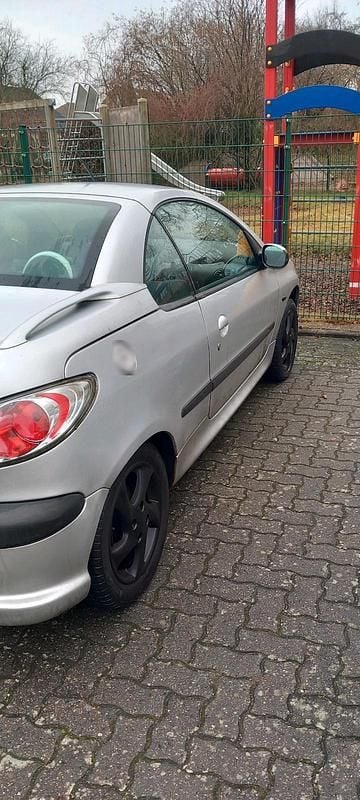Gebraucht Peugeot 206 CC 110 PS (80 kW) 2002 Silber Cabrio