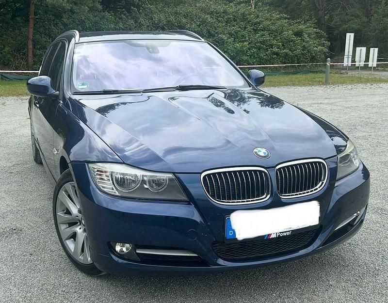 Gebraucht BMW 318 140 PS (102 kW) 2011 Blau Kombi