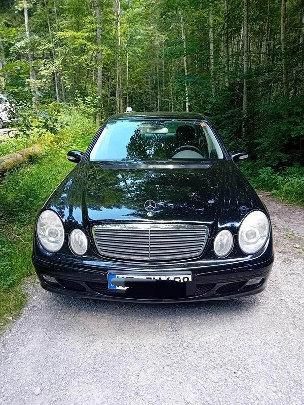 Schwarz Gebraucht 2006 Mercedes 200 Limousine | 4.200 € - Bild 1/4