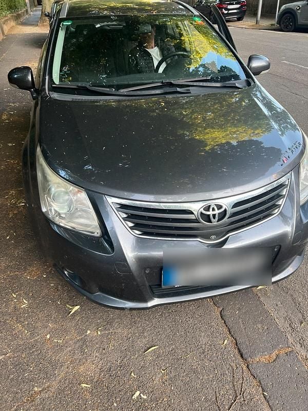Grau Gebraucht 2011 Toyota Avensis Kombi | 3.500 € - Bild 1/4