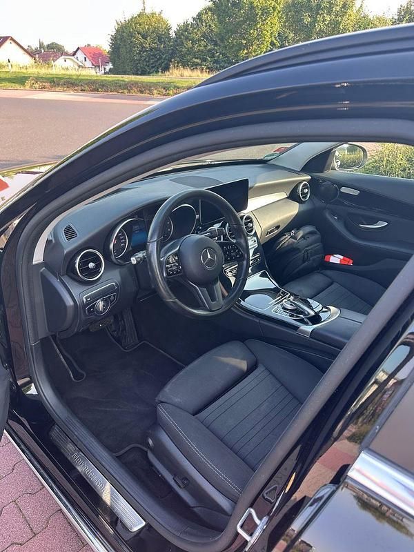 Gebraucht Mercedes C200 160 PS (117 kW) 2019 Schwarz Kombi
