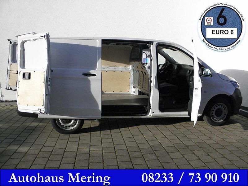 Weiß Gebraucht 2023 Mercedes Vito Van / Kleinbus | 29.750 € (Superpreis) - Bild 1/4
