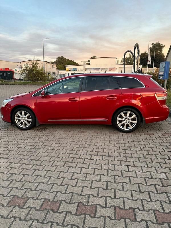 Rot Gebraucht 2009 Toyota Avensis Kombi | 7.000 € - Bild 1/4