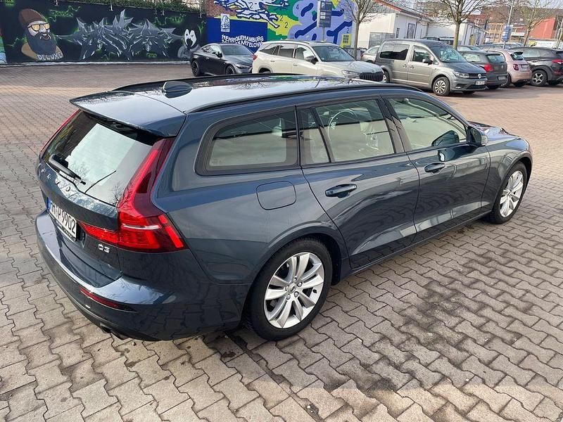 Gebraucht Volvo V60 150 PS (110 kW) 2018 Blau Kombi