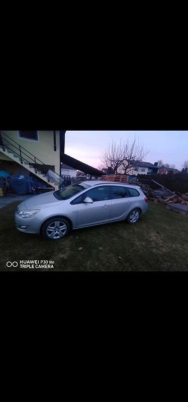 Gebraucht Opel Astra 110 PS (80 kW) 2011 Silber Kombi