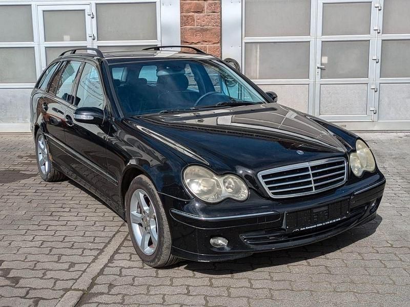 Schwarz Gebraucht 2004 Mercedes C200 Avantgarde Kombi | 1.790 € (Fairer Preis) - Bild 1/4