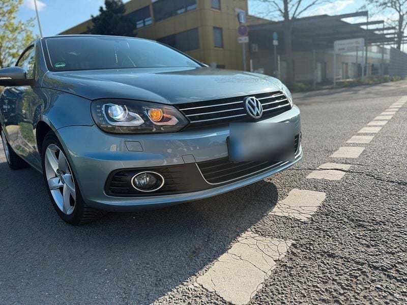Usata VW Eos 140 CV (102 kW) 2012 Blu Cabrio