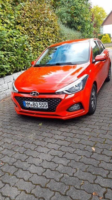 Rot Gebraucht 2018 Hyundai i20 Active Limousine | 8.999 € (Guter Preis) - Bild 1/4