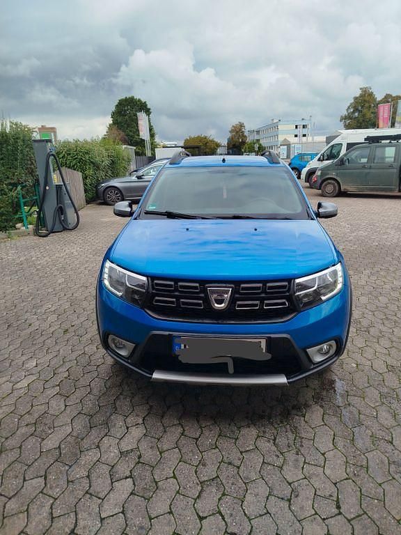 Blau Gebraucht 2016 Dacia Sandero Prestige Limousine | 4.600 € (Fairer Preis) - Bild 1/4