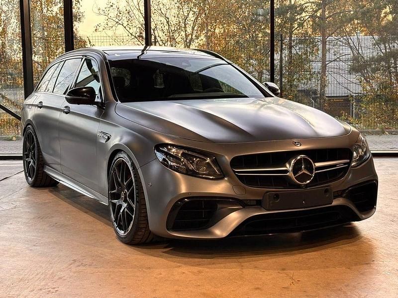 Grau Gebraucht 2018 Mercedes E63S AMG AMG Limousine | 54.728 € (Etwas zu teuer) - Bild 1/4