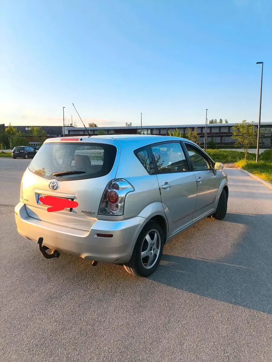 Gebraucht Toyota Corolla 110 PS (80 kW) 2004 Silber Kombi