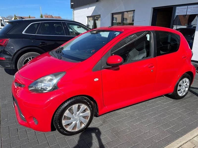 Gebraucht Toyota Aygo Cool 68 PS (50 kW) 2014 Rot Kleinwagen