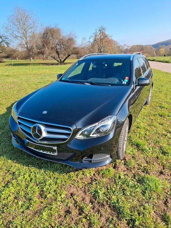 Schwarz Gebraucht 2015 Mercedes E220 Edition Limousine | 18.500 € (Etwas zu teuer) - Bild 1/4