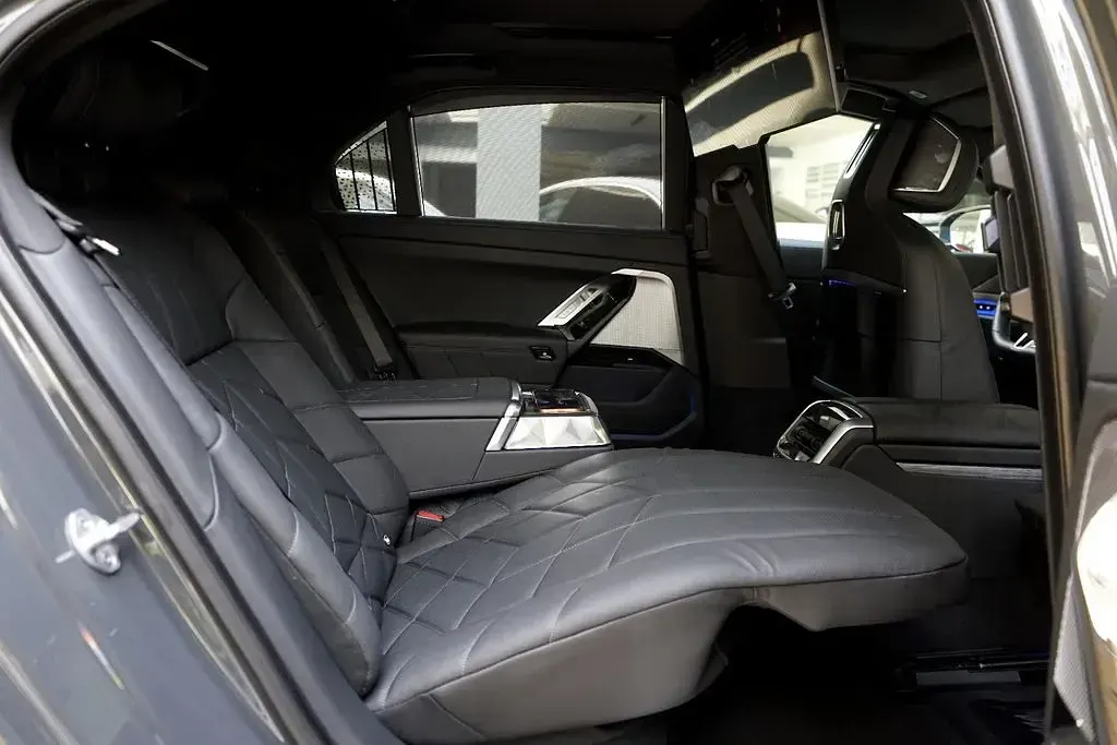 Gebraucht BMW 740 Executive 286 PS (210 kW) 2025 Grau Limousine